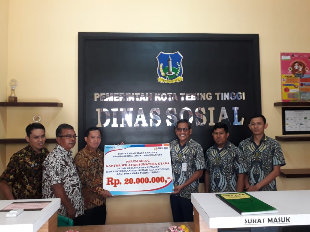 Dinas sosial tebing tinggiPenyerahan Bantuan CSR Perum Bulog Kanwil Sumut Dalam Kegiatan Pemantauan dan Penyediaan Kebutuhan Hidup Minimum Bagi PMKS Kota Tebing Tinggi
