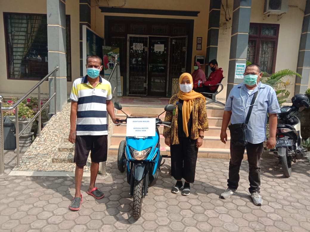 Dinas sosial kota tebing tinggiDinsos Tebing Tinggi bersama Perum Bulog Serahkan Bantuan CSR Kepada Masyarakat