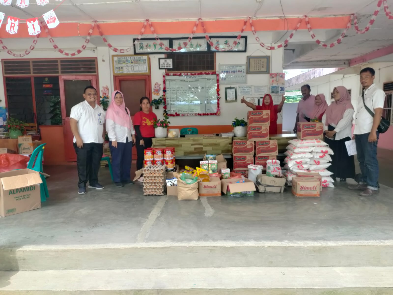 Dinas sosial kota tebing tinggiPenyerahan Bantuan Sembako Untuk Triwulan III Pada Kegiatan Kunjungan Bakti Sosial Ke Panti Sosial Yasobas
