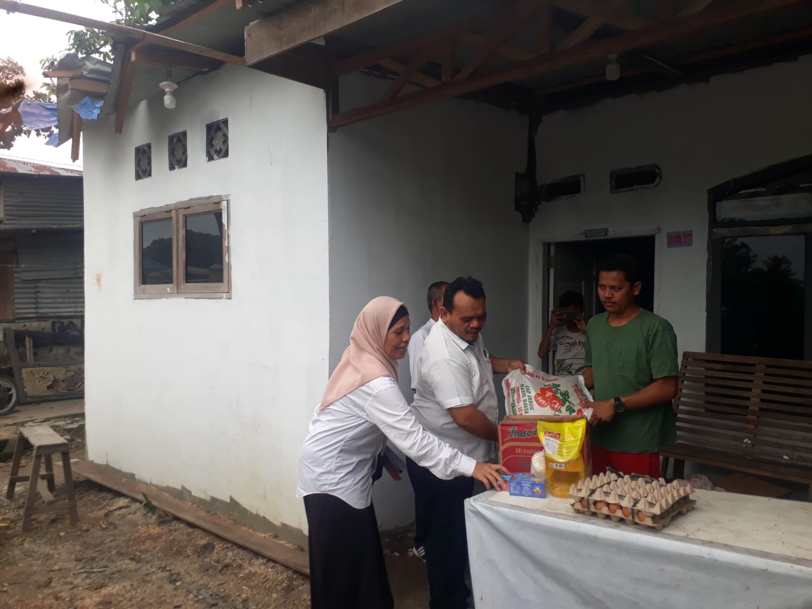 Dinas sosial kota tebing tinggiPenyerahan Bantuan Sosial Korban Bencana Puting Beliung