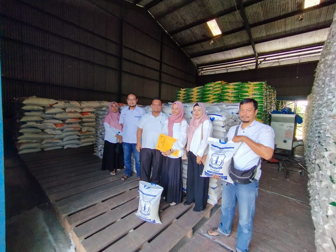 Dinas sosial kota tebing tinggiPengecekan Stok Beras di Gudang Bulog Untuk Penyaluran Bansos Beras Madani