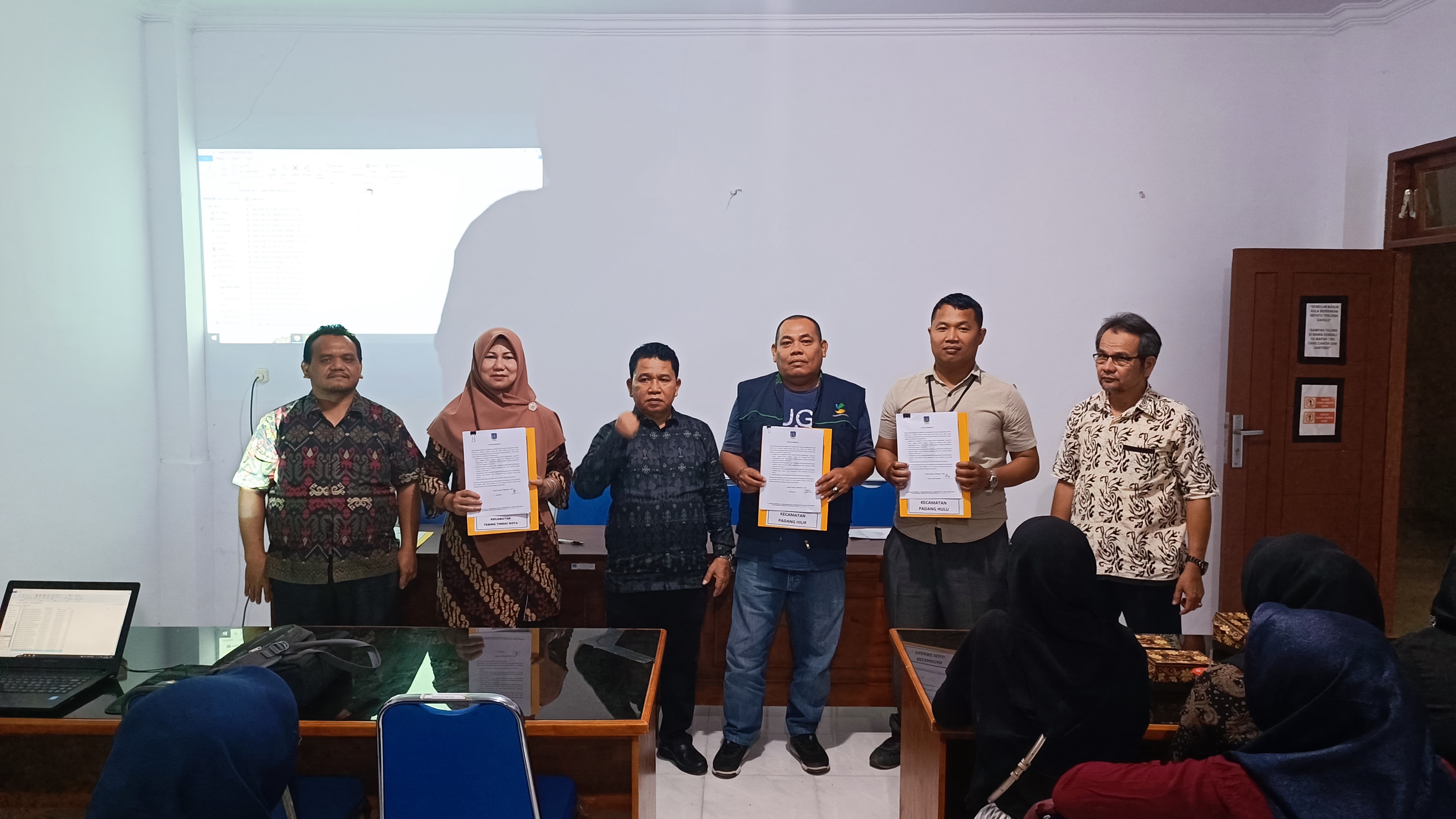 Dinas sosial kota tebing tinggiPenandatanganan Pakta Intergritas Netralitas Petugas Monitoring Verivali DTKS dan Penerima Bansos