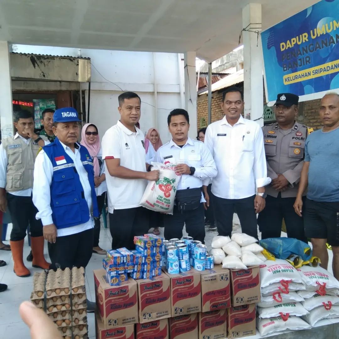 Dinas sosial kota tebing tinggiPj Walikota Tebing Tinggi dan Tim Dinas Sosial Serahkan Bantuan Pangan Untuk Korban Banjir